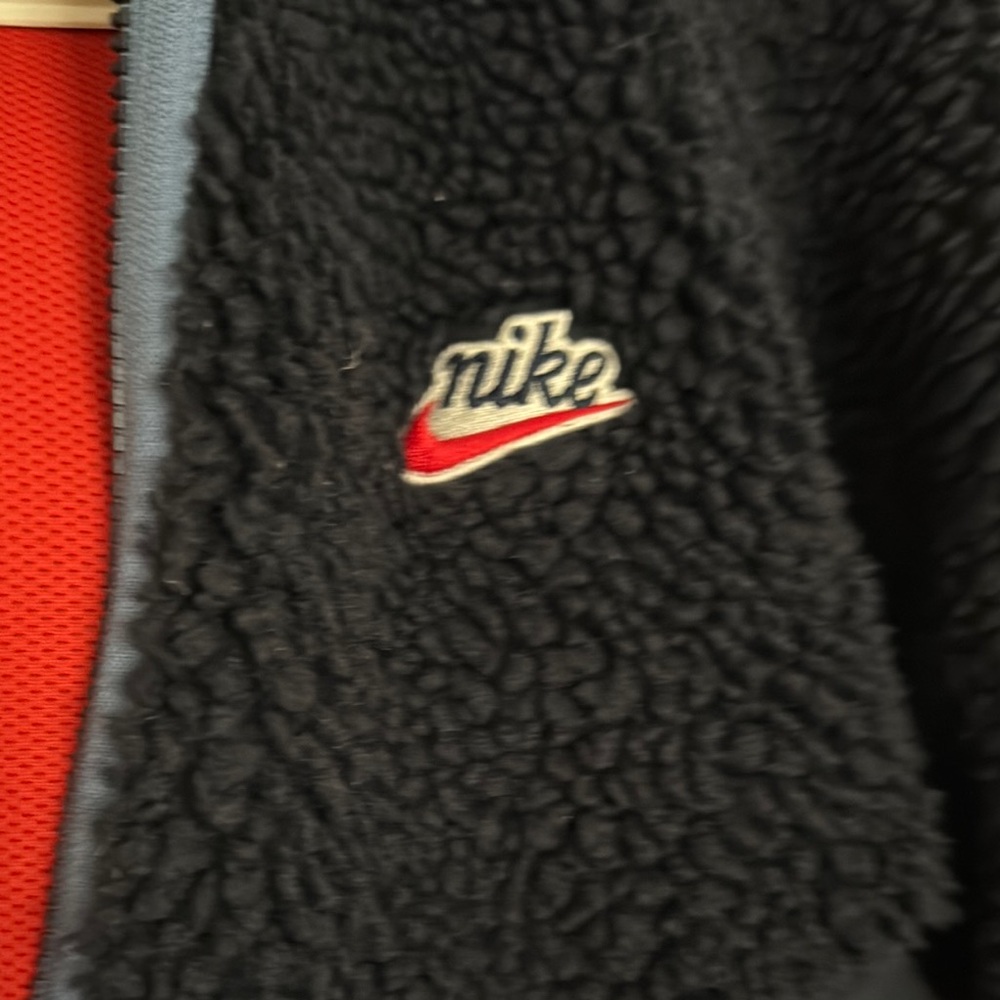 Nike Black and Cream Puffer Jacket with Hood and Full-Length Zipper - Picture 3 of 10